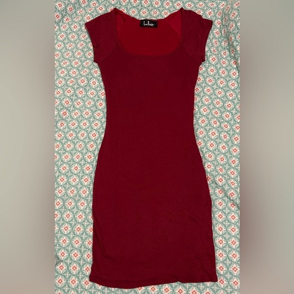 Lulus Dresses & Skirts - Lulus Size Small Maroon BodyCon Capped Sleeve Dress. NWOTS.